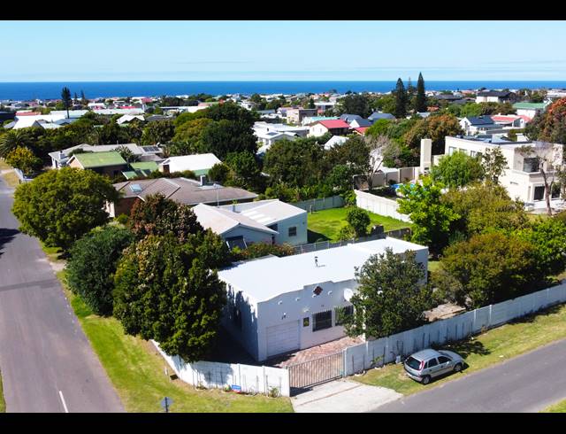 3 BEDROOM FREEHOLD FOR SALE IN KLEINMOND CENTRAL